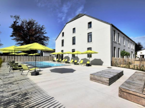 Luxury villa with swimming pool and sauna